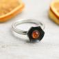 Preview: Silberring mit oxidiertem Blütenkopf und orange leuchtendem Bernstein