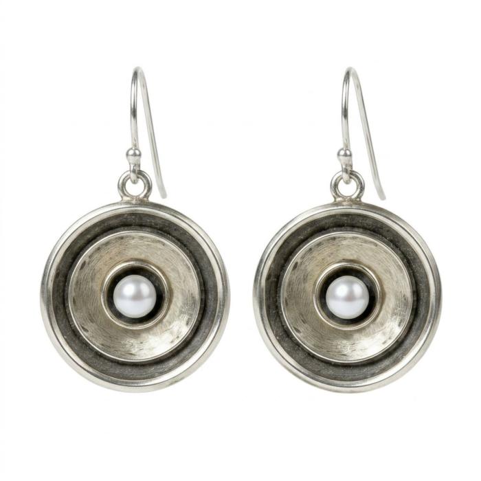 Runde oxidierte Silberohrringe mit Perle