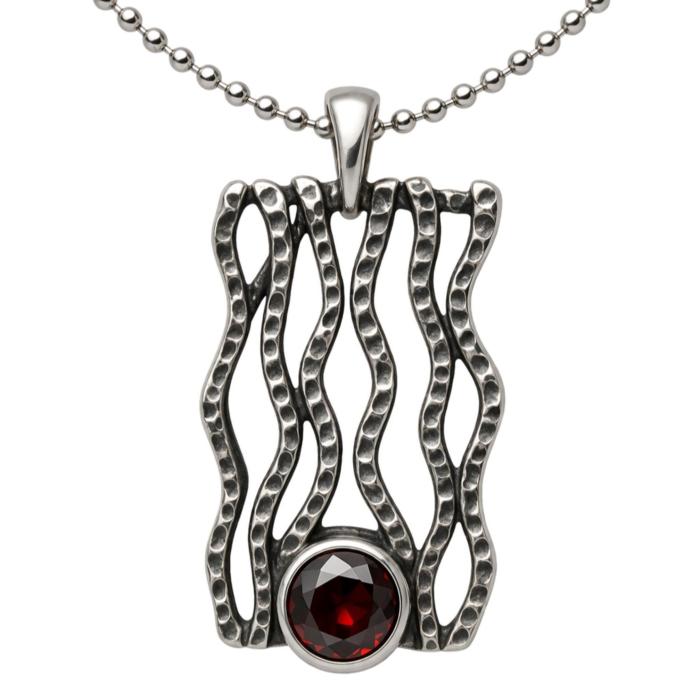 Silber Anhänger mit facettiertem Granat und gehämmerter Oberfläche