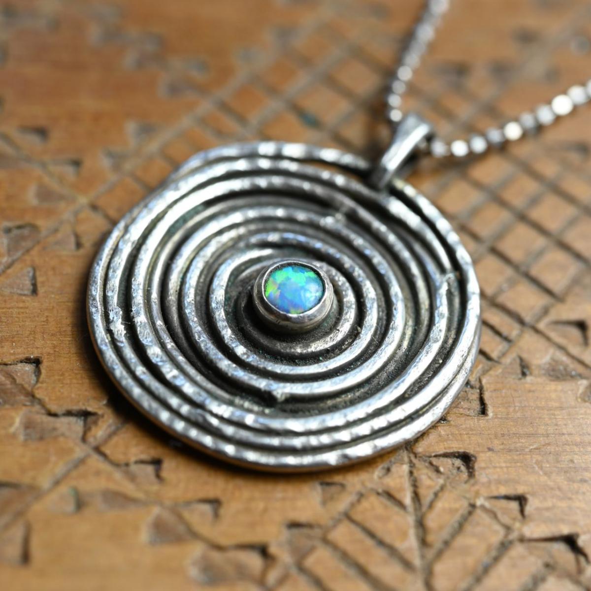 silberanhänger mit Opal