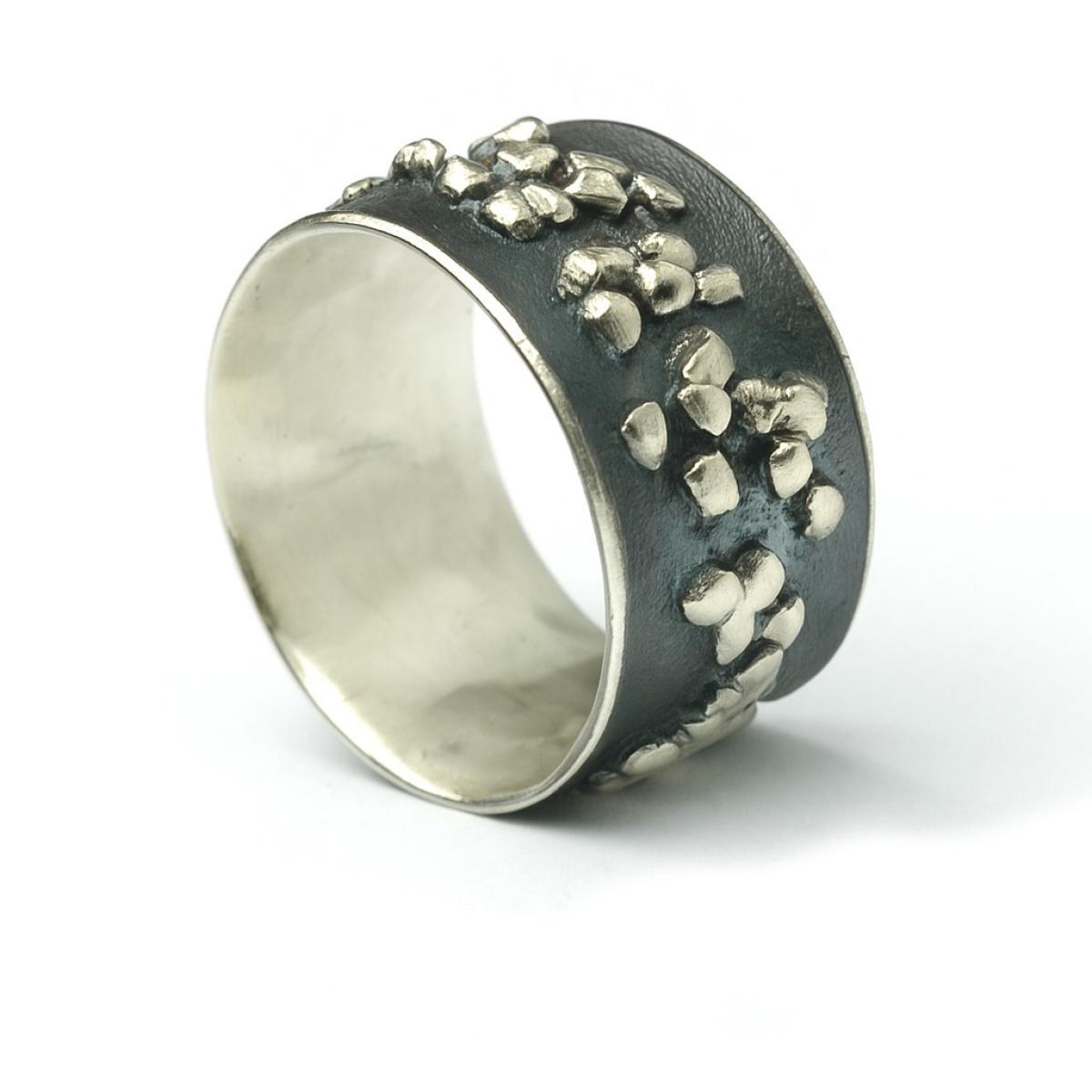 Oxidierter Ring "Noya" aus 925er Silber